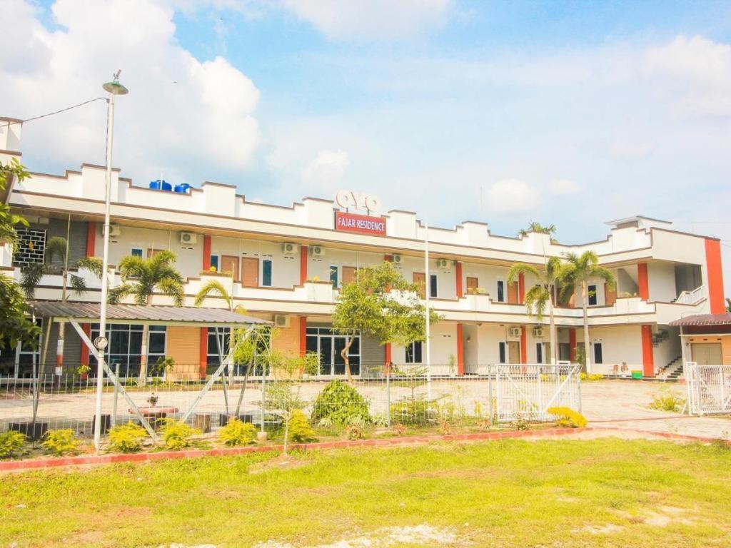 Oyo 1653 Fajar Residence Pekanbaru Εξωτερικό φωτογραφία